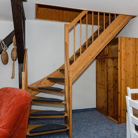 3-Raum-Fewo-Fuer-5-Personen-1-Aufbettung-Auf-Ruegen Apartment Schaprode Luaran gambar